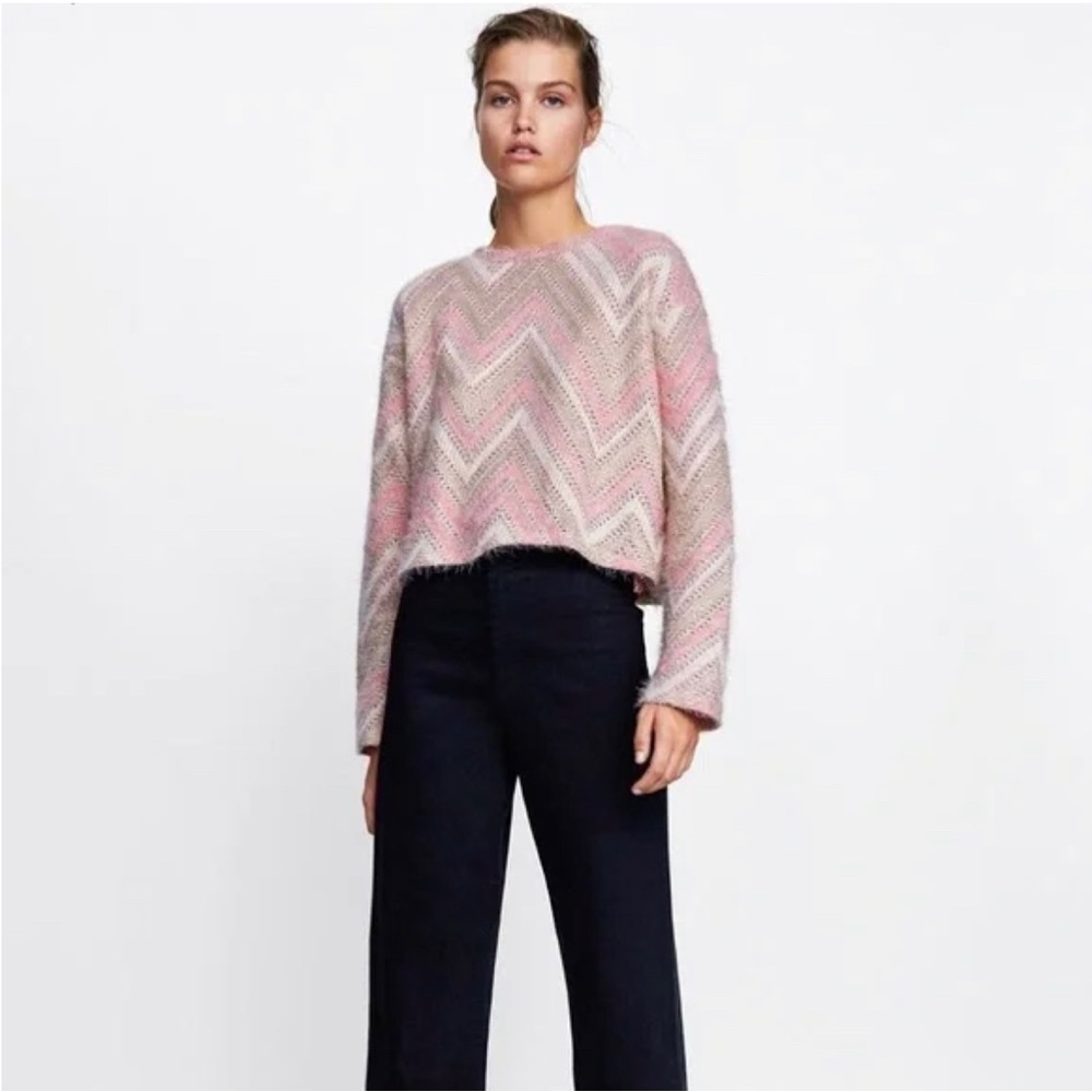 Zara Pink and White Textured Chevron Sweater Metallic Thread Size Large